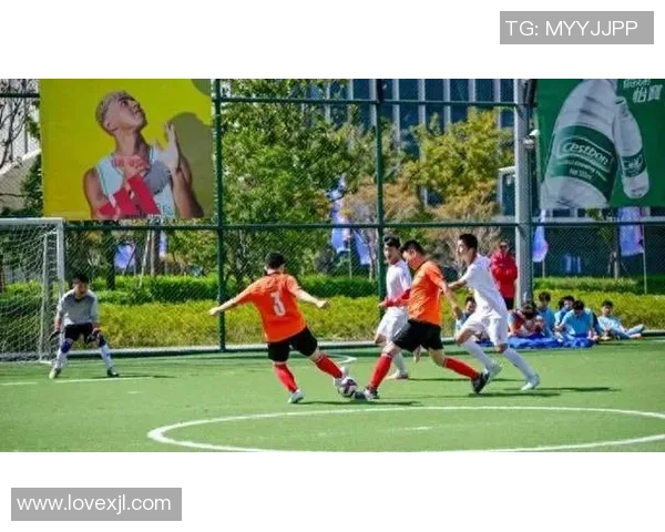 脱下战袍的足球明星们：从绿茵场到生活舞台的华丽转身与新篇章